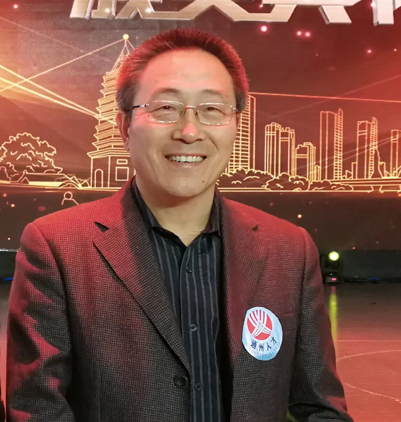 黄耀新.jpg